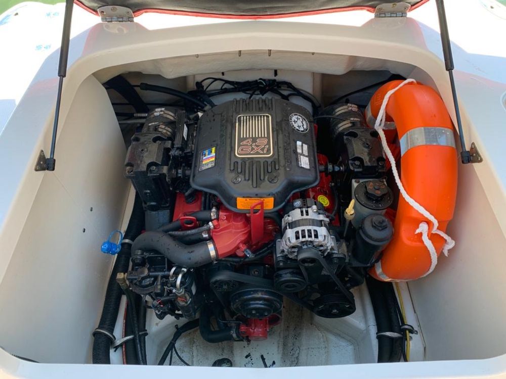 Barco chaparral 216 SSI