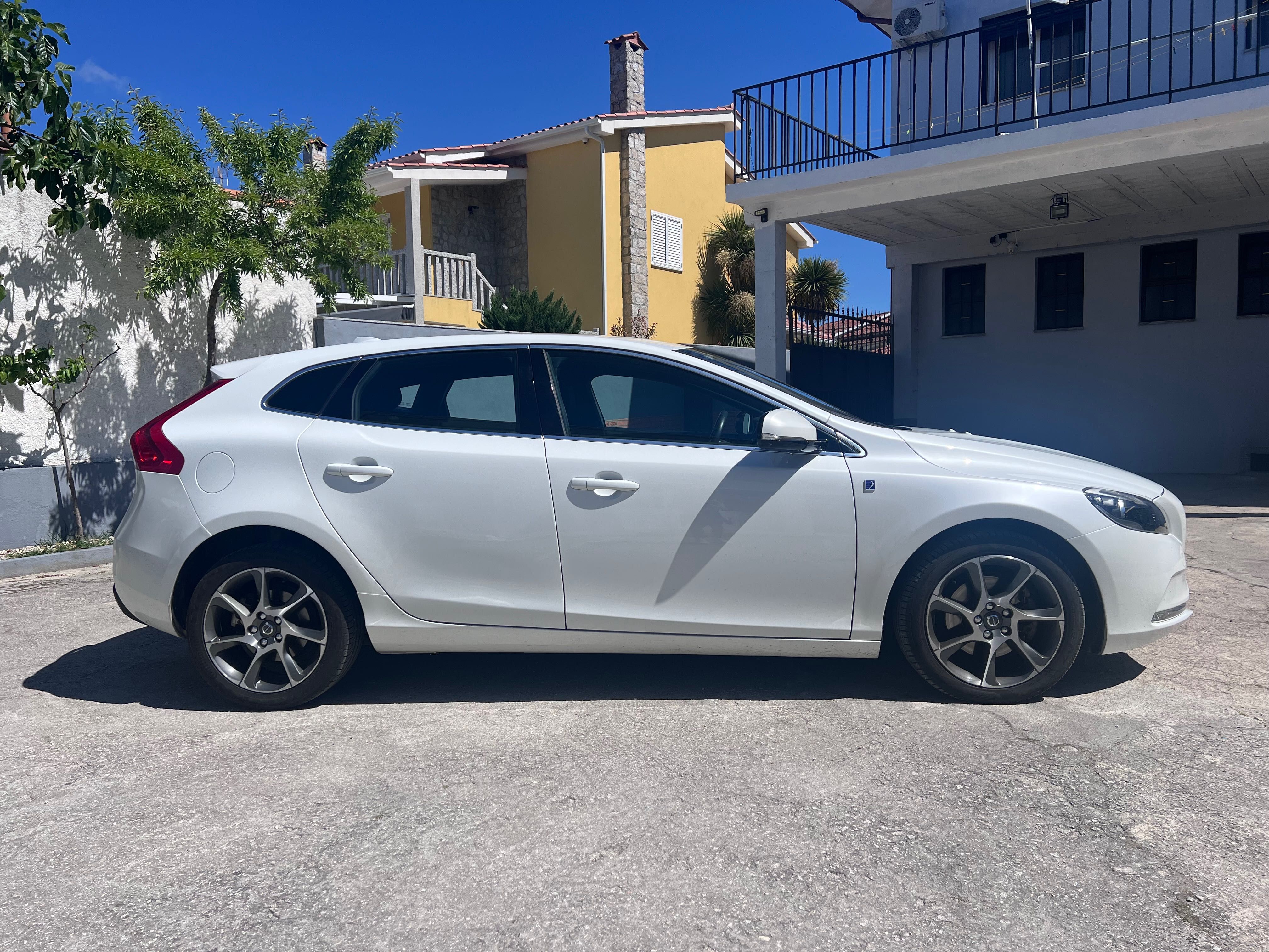 Volvo v40 D2 - Nacional 2.0 com 100.000km