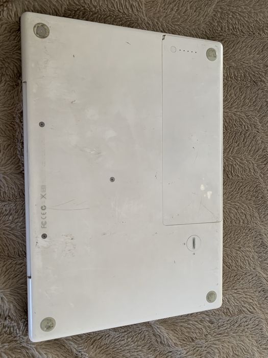 Продам Макбук на запчастини