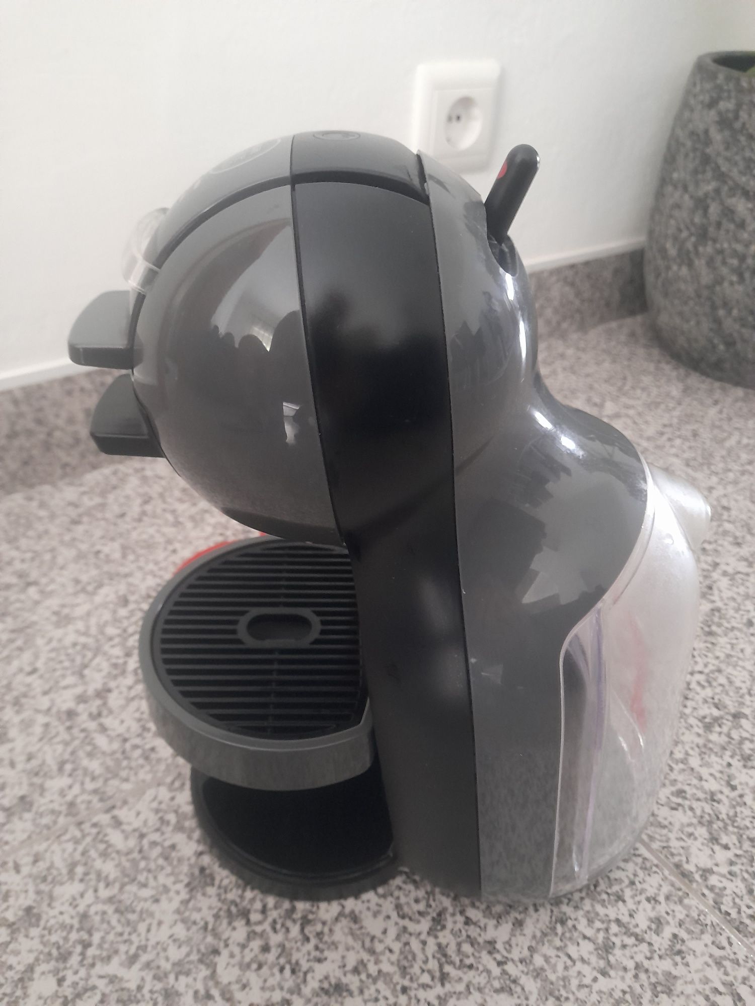 Maquina  de café  usada  a trbalhar muito  bem.