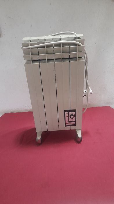 Aquecedor elétrico a óleo em bom estado.