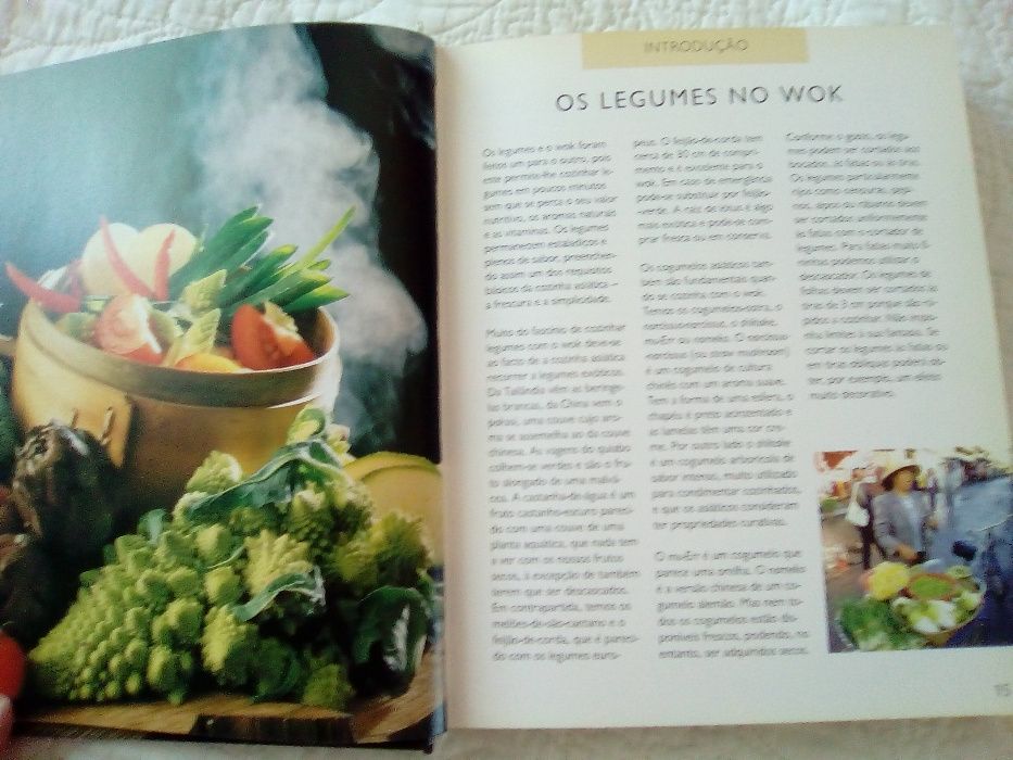 Livro de receitas no wok