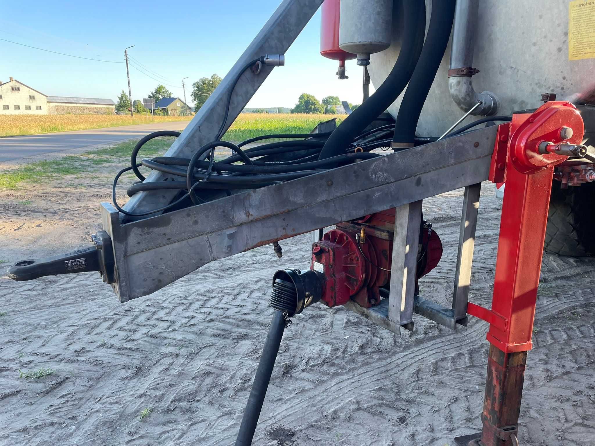 Wóz asenizacyjny Beczkowóz + aplikator 16000L (Joskin, Kweco)