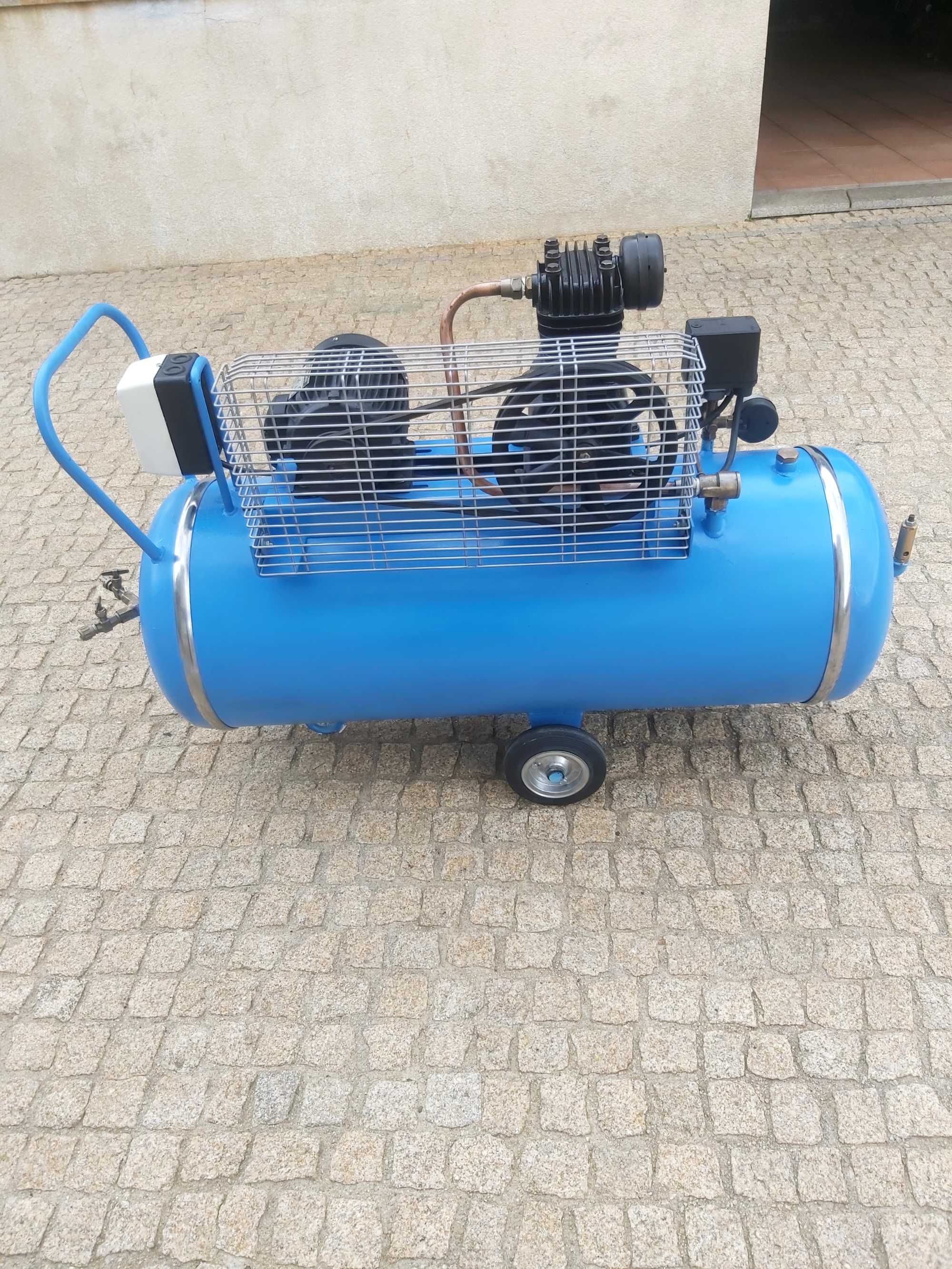 Compressor de 112 litros trifásico