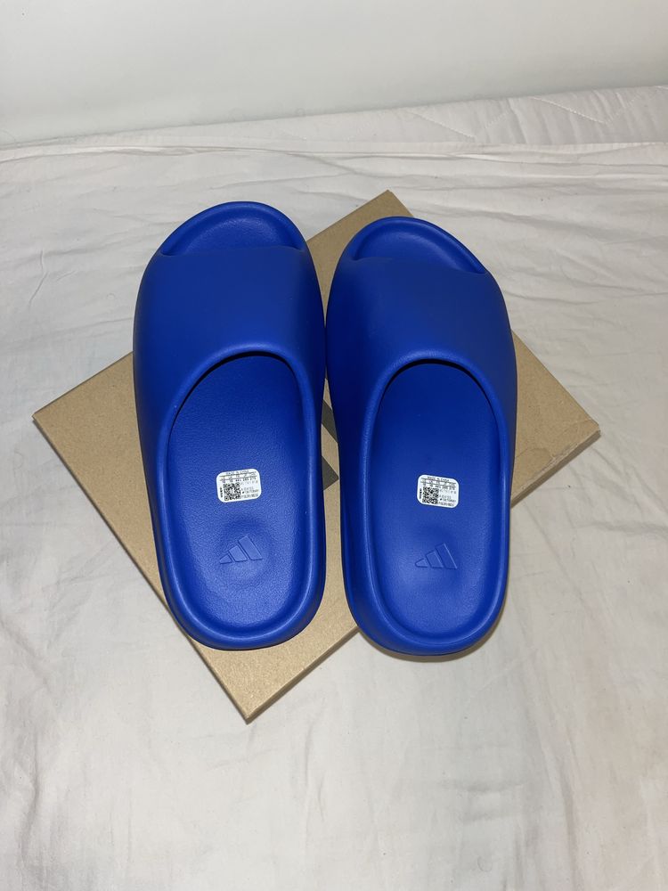 Nowe oryginalne Klapki Adidas Yeezy Slide Azure w rozmiarze 46