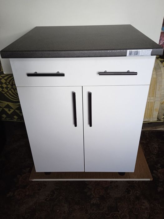 Продам кухонний стіл з стільницею