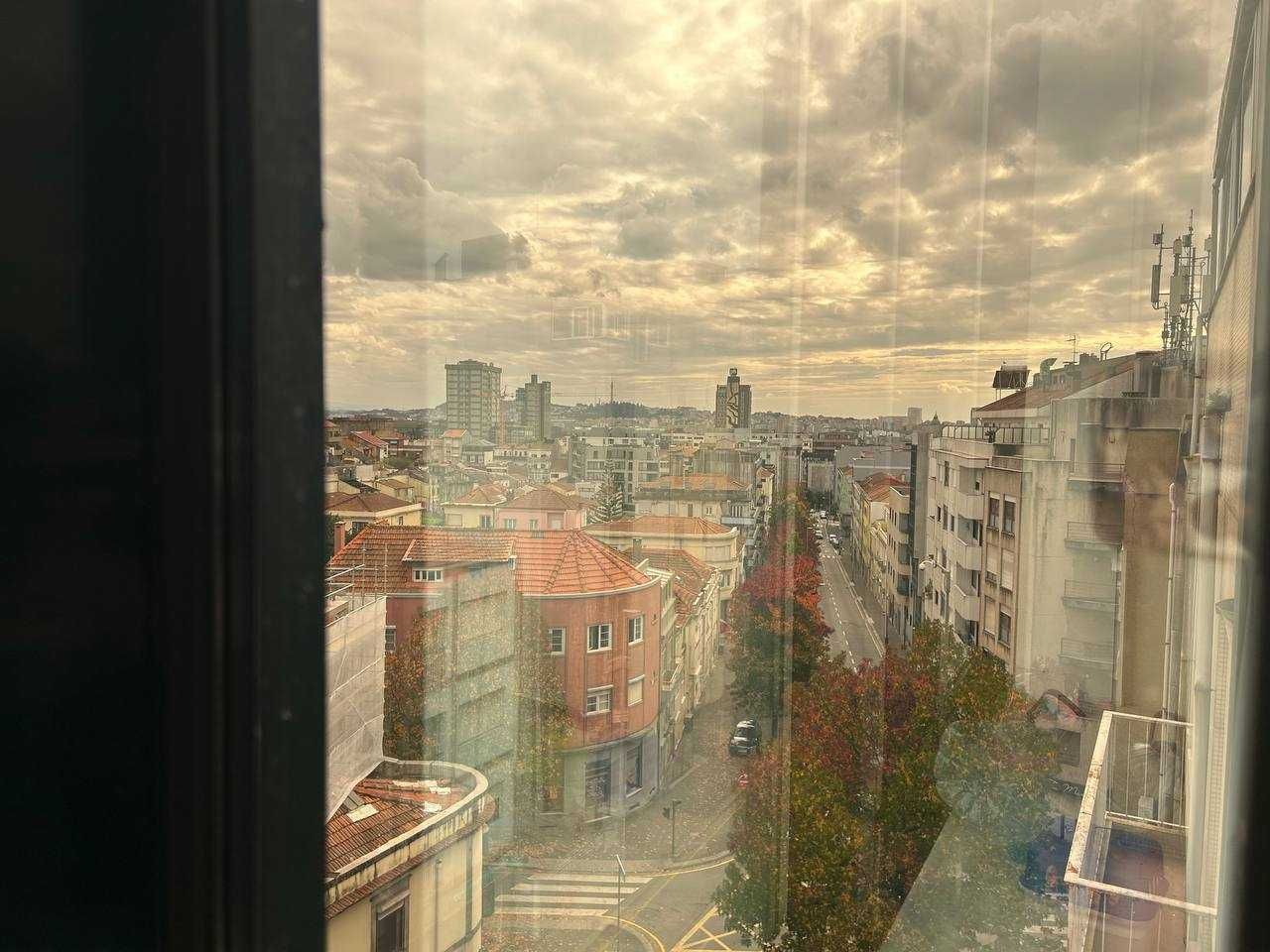Apartamento em frente à estação de metro de Faria Guimarães.