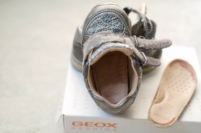 Piekne, skórzane buty dla dziewczynki Geox r. 20