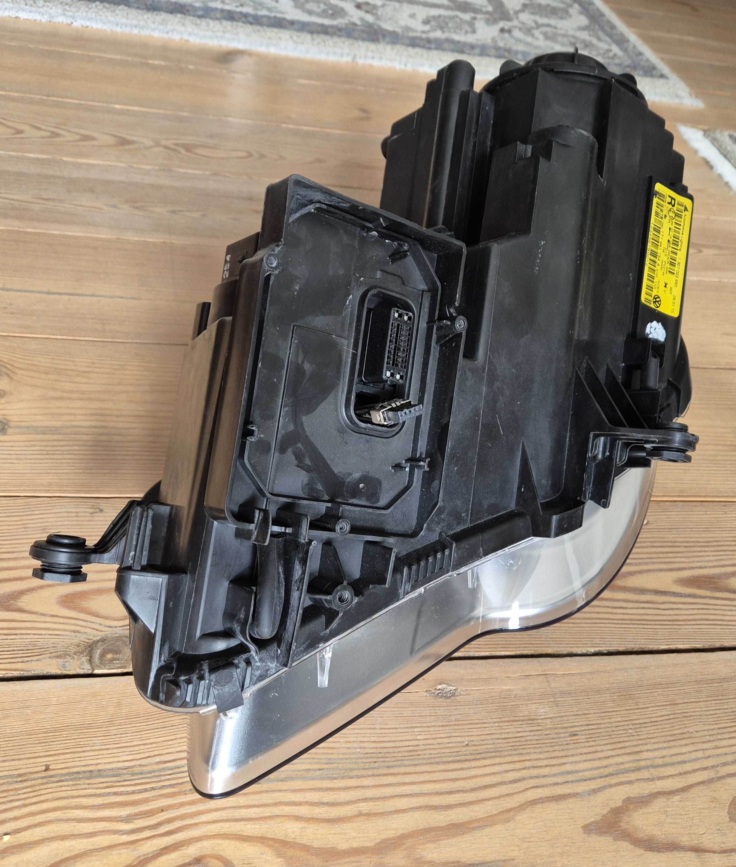 Volkswagen touran lift lampa przód prawy