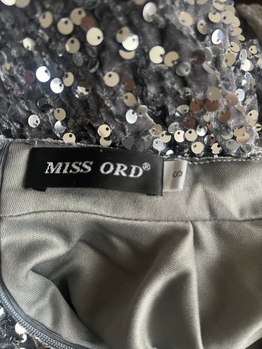 Плаття в паєтку сіре