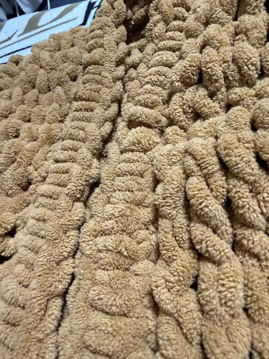 Тепла жилетка вʼязана