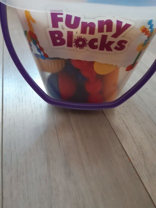 Klocki konstrukcyjne w wiaderku – dla dziewczynki i chłopca
Klocki Klo