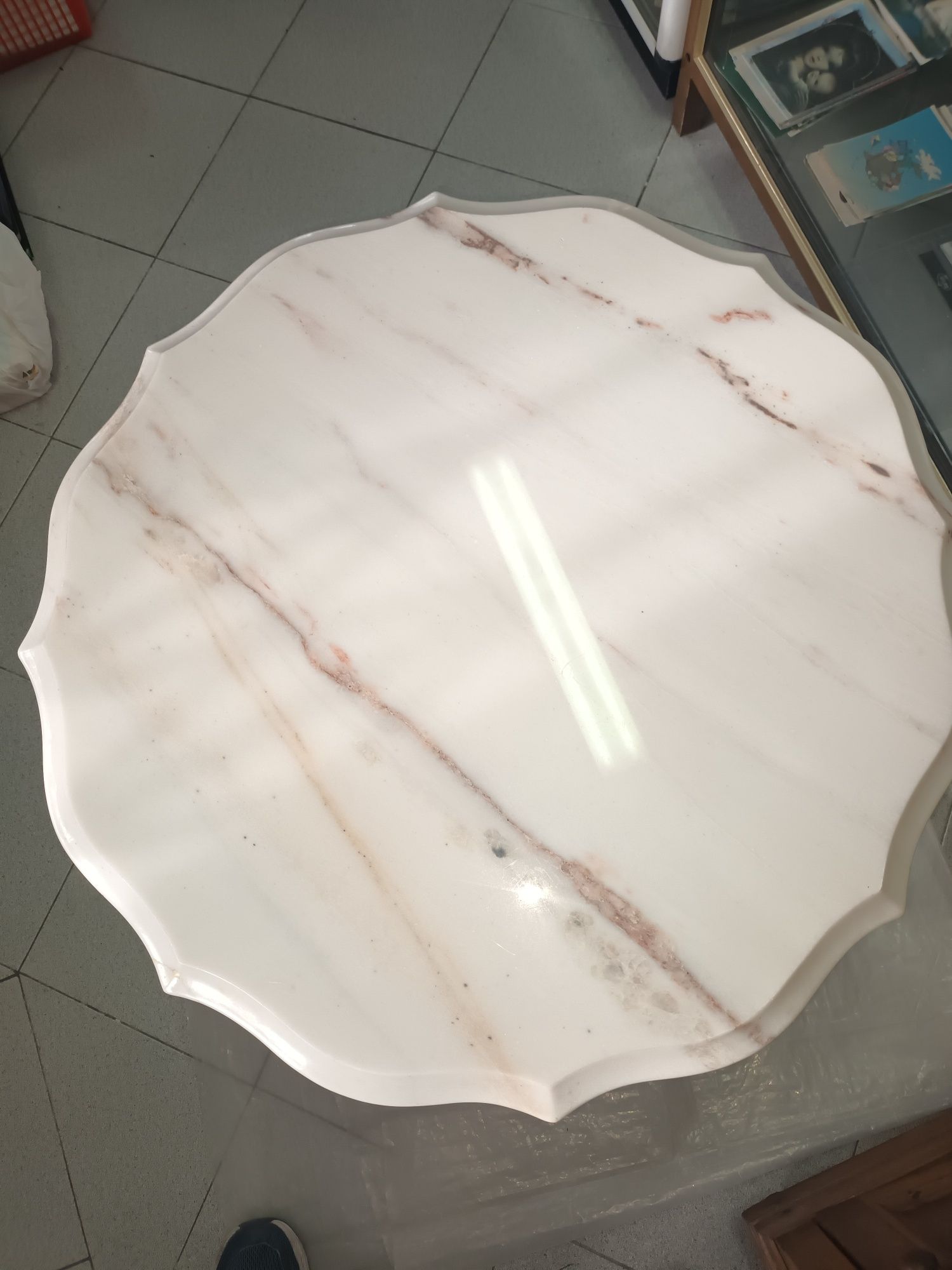 Mesa em marmore maciça