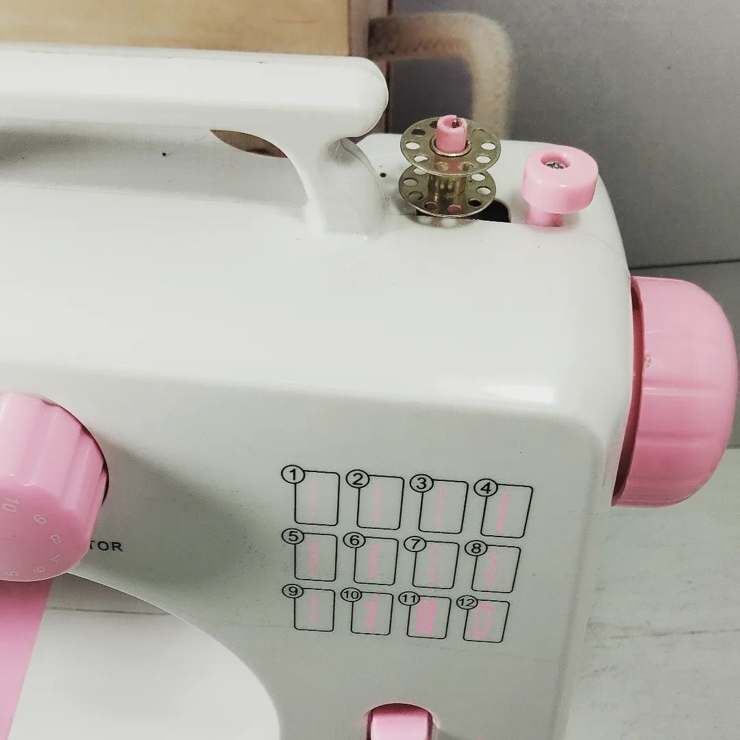 Машинка швейная Lil Sew