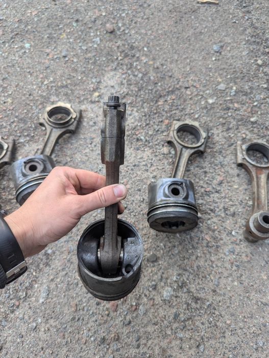 Продам шатуни Вольво 2.4 дизель