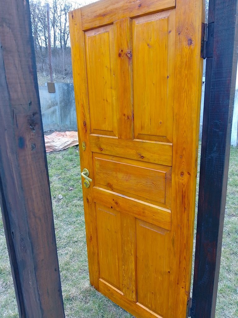 Двері дерев'яні вхідні