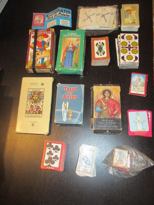 Livros e cartas TAROT e outros