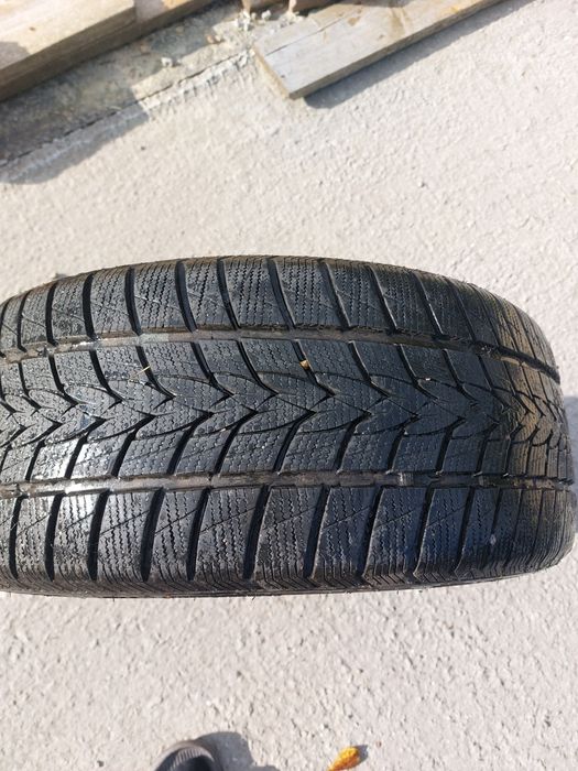 Opony zimowe 225,45,17