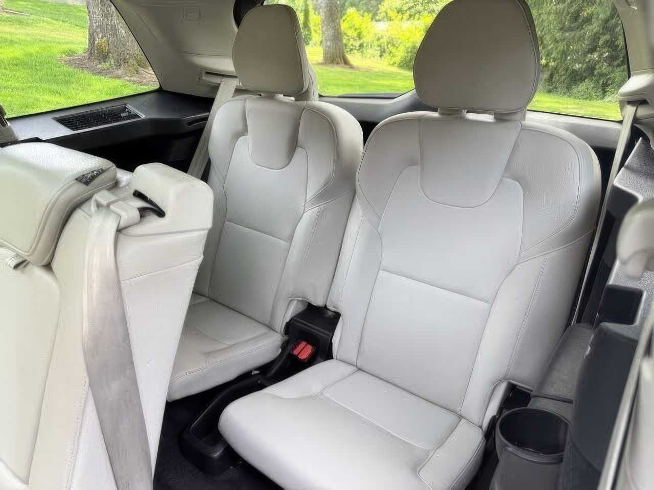 2019 Volvo XC90 T6 Momentum