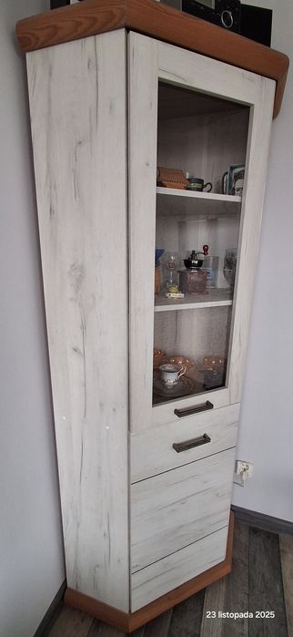 Sprzedam witryne naroznikową