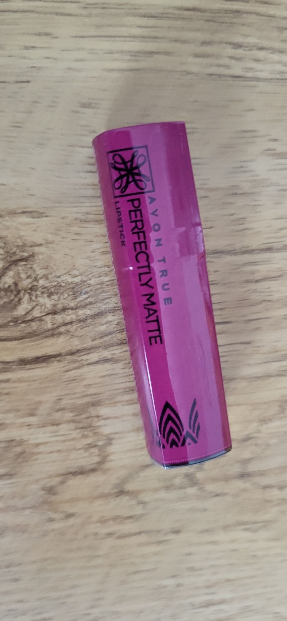 Ultramatowa szminka True Color PINK IMPRESSION od Avon