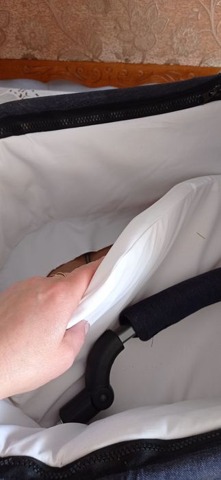 Люлька от коляски в идеальном состоянии, ручка снимается.