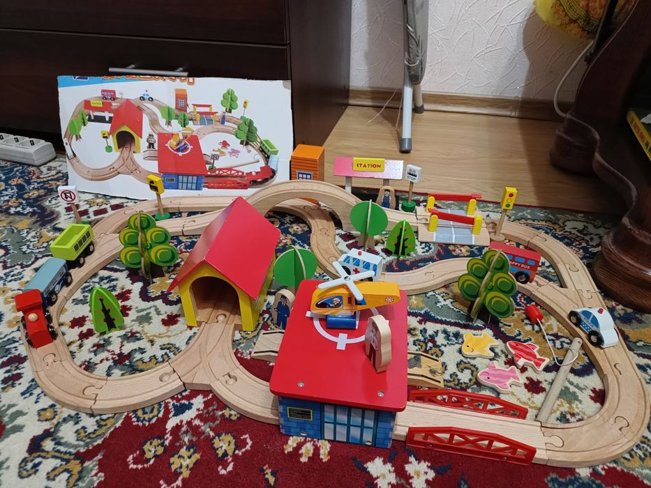 Дерев'яний конструктор залізна дорога