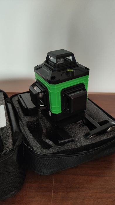 Miernik poziomu laserowego