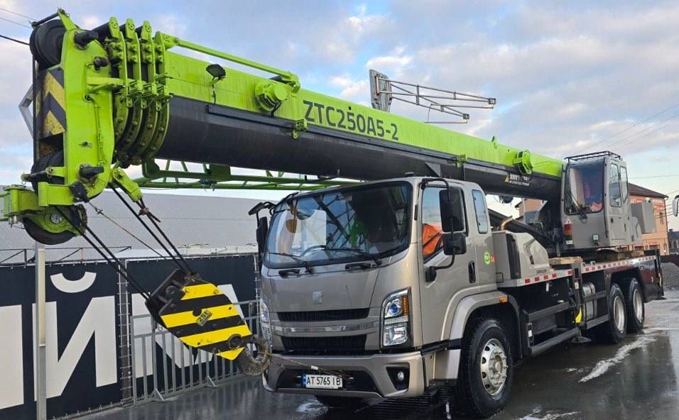 Автокран , грузопідйомний 25 тон