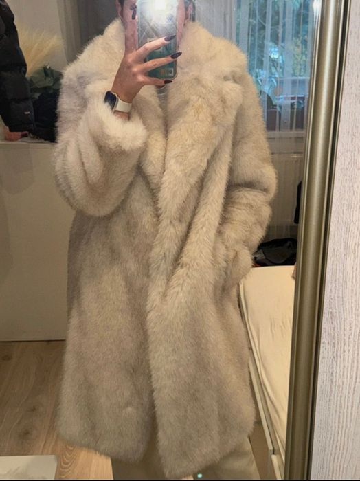 FUTRO Bershka białe