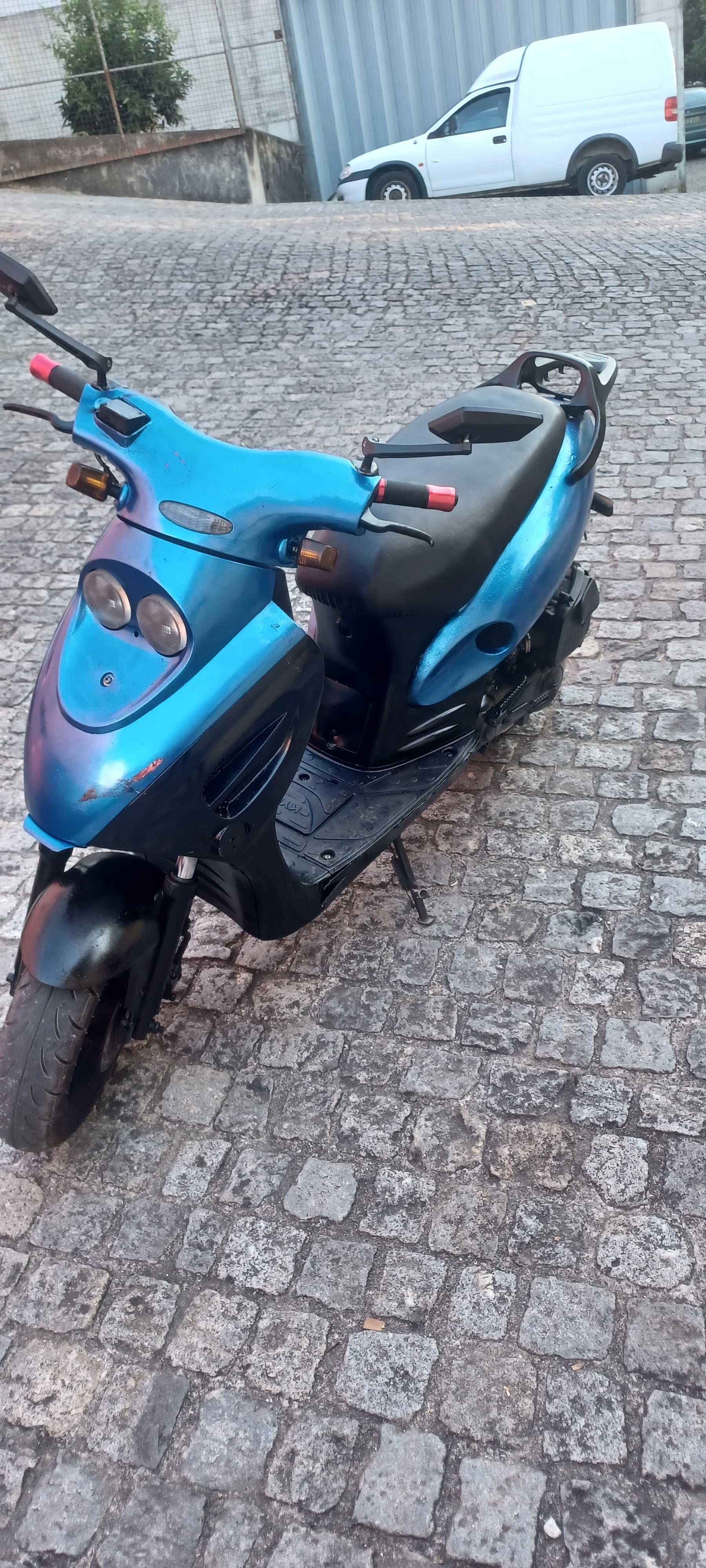 Mota impecável em bom estado