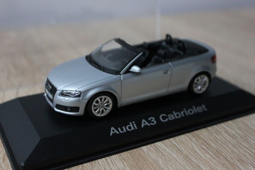 Модель автомобиля Audi A3 Cabrio 8p Silver 1:43 оригинал из музея Ауди