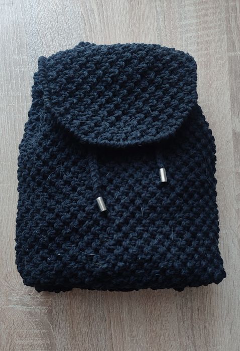 Plecak czarny makramy ręcznie robiony średni.