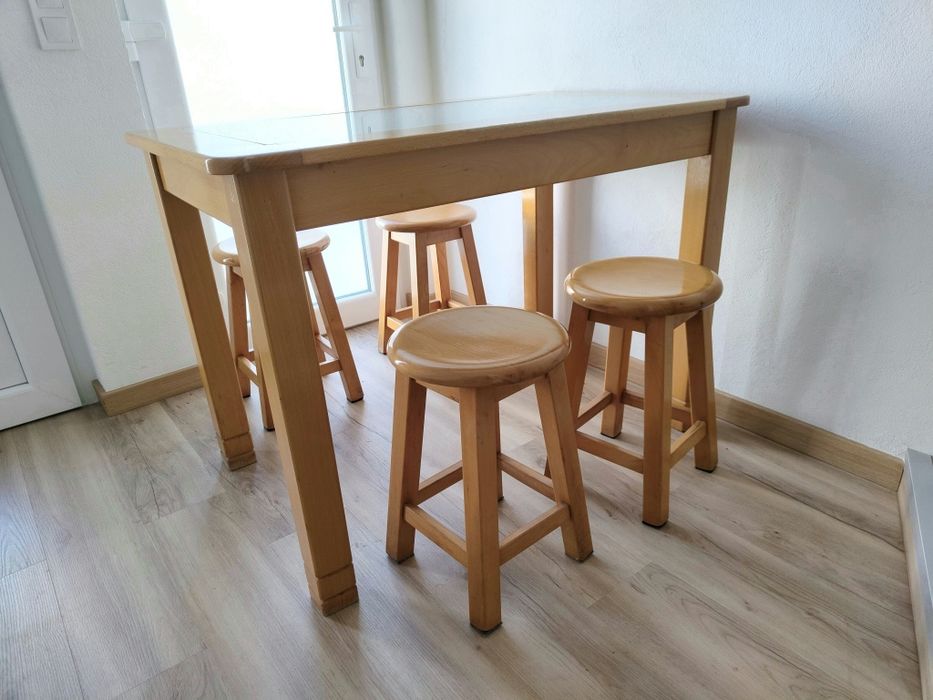 Mesa de Cozinha + 8 bancos