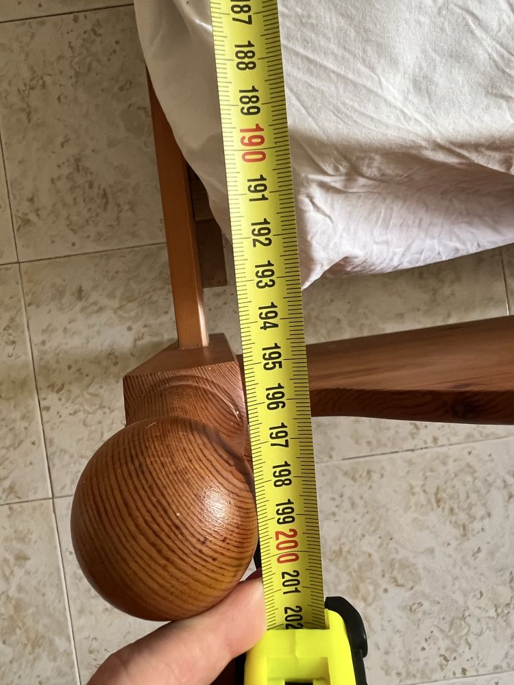 Cama de Casal em Madeira com Colchão – 190x140 cm