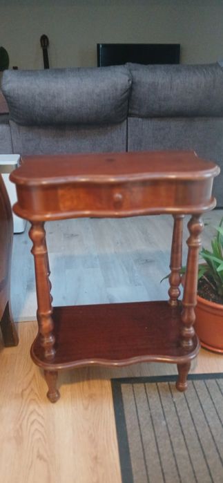 Mesa de apoio- criado-mudo