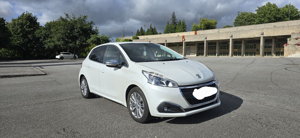 Peugeot 208 1.2 gt line