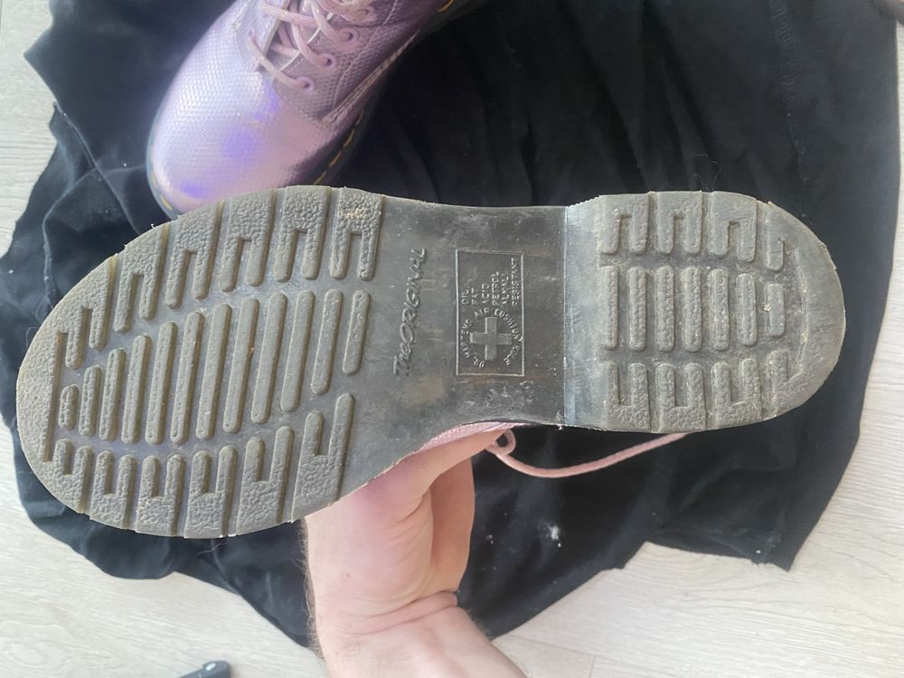 Рожеві dr martenns vegan 1460