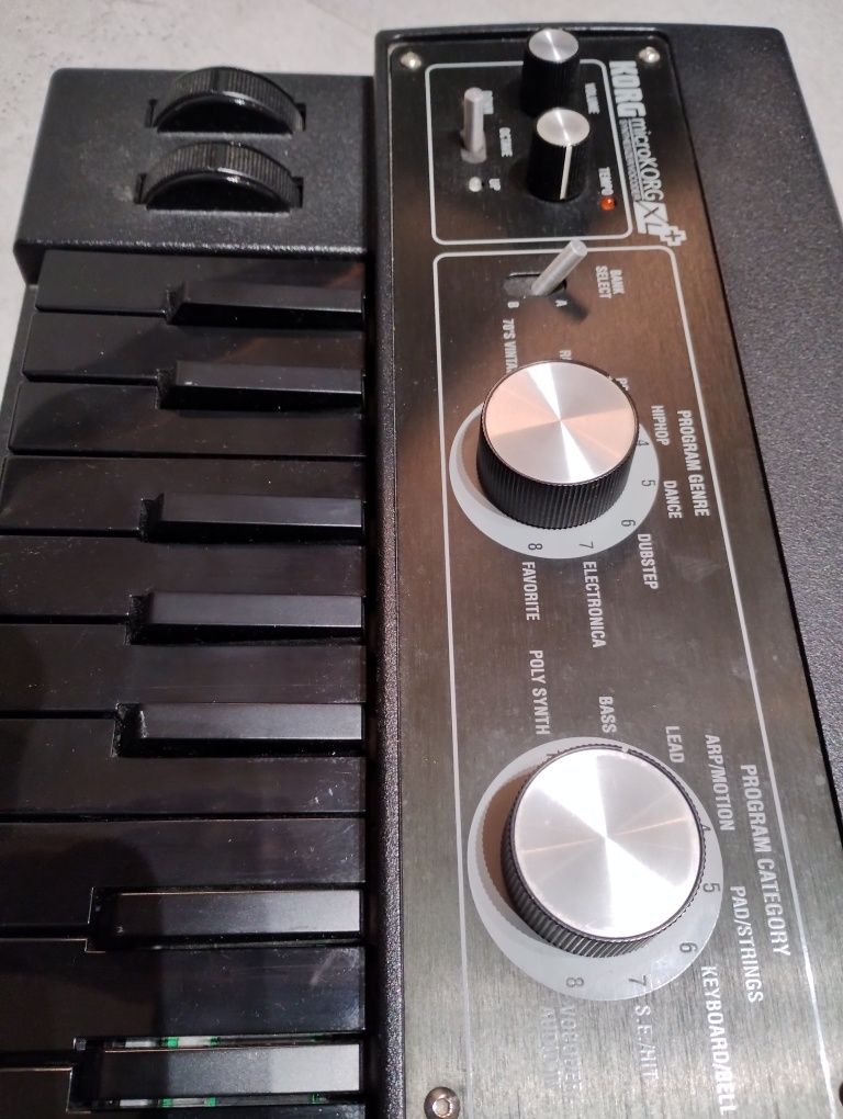 Korg Microkorg XL+ syntezator