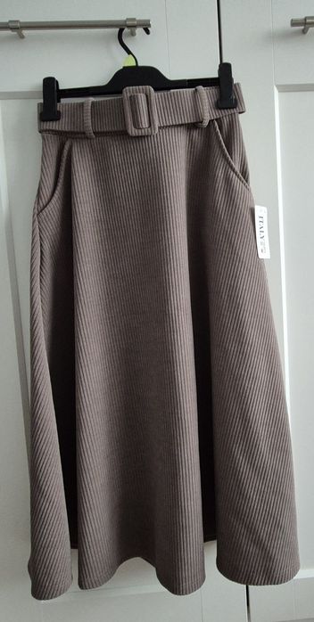 Sztruksowa spódnica midi, rozkloszowana, roz. 38 Nowa z metką