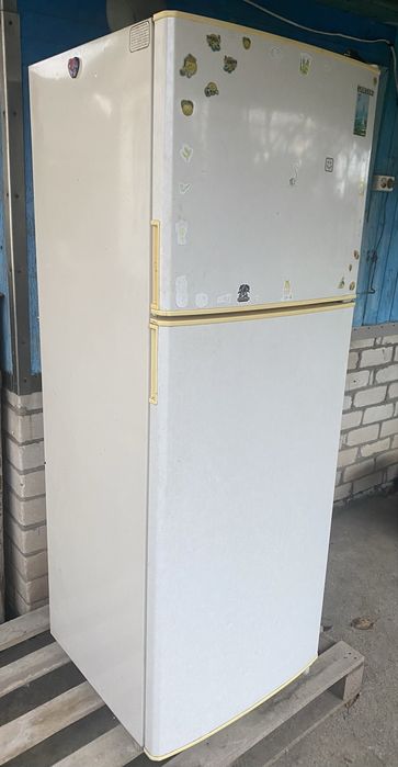 Холодильник Samsunq..