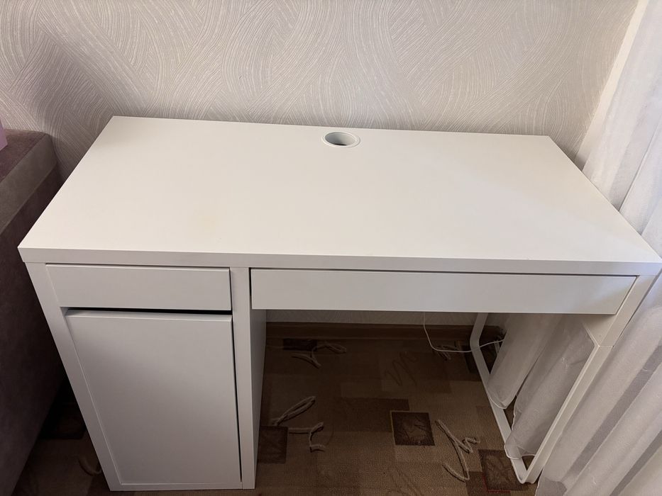 Письмовий стіл Ikea