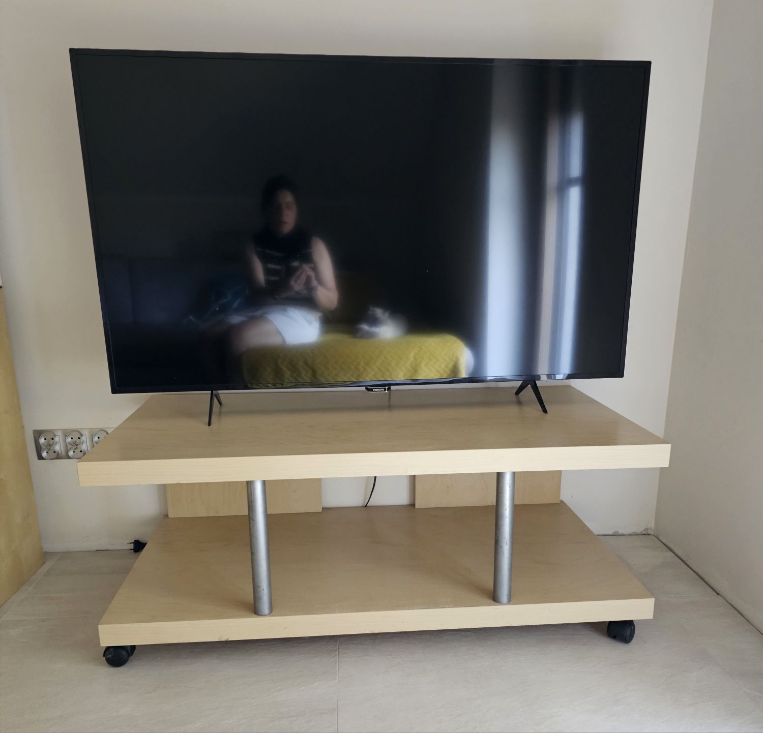 Szafka /regal pod telewizor na kółkach | Ikea