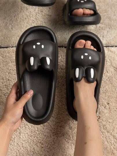 Жіночі літні шлепанці з кроликом.