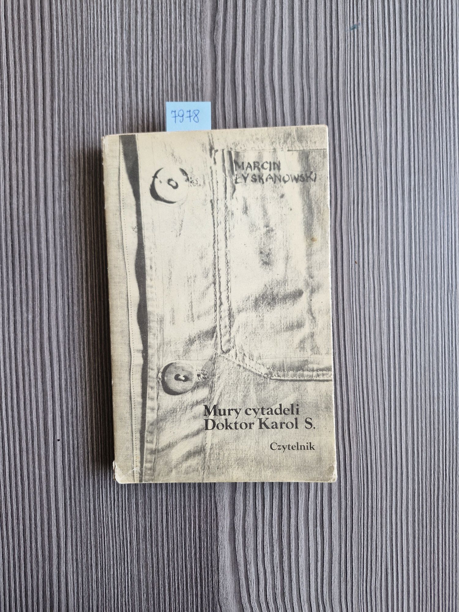 7978. "Mury cytadeli Doktor Karol S" Marcin Łyskanowski
