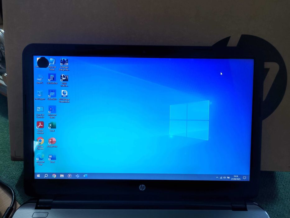 HP Laptop / Portátil com 12GB RAM e 128GB SSD (com Marcas de Uso)
