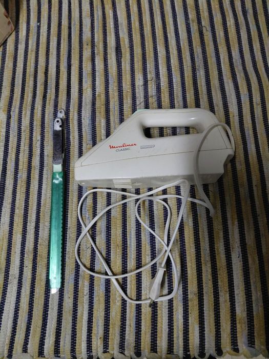 Faca elétrica em bom estado geral a funcionar