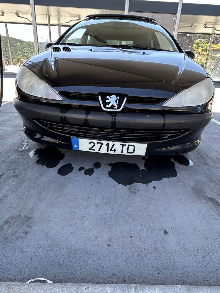 Peugeot 206 1.1 Gasolina – 2002 – Preto