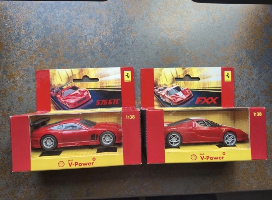 Модельки машинок Ferrari Shell V-Power
Колекційний стан, стояли закрит