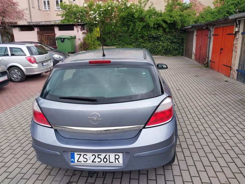 Opel Astra H 1.6 105km 2005r